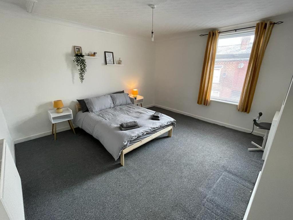 Cheerful 2 Bedroom House Hindley Exterior foto